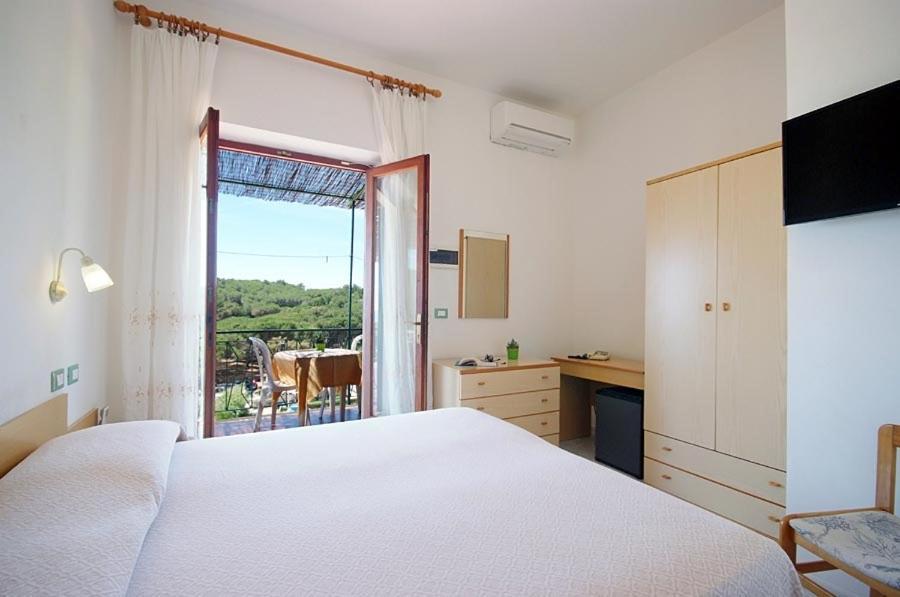 Hotel Alma Fetovaia Buitenkant foto